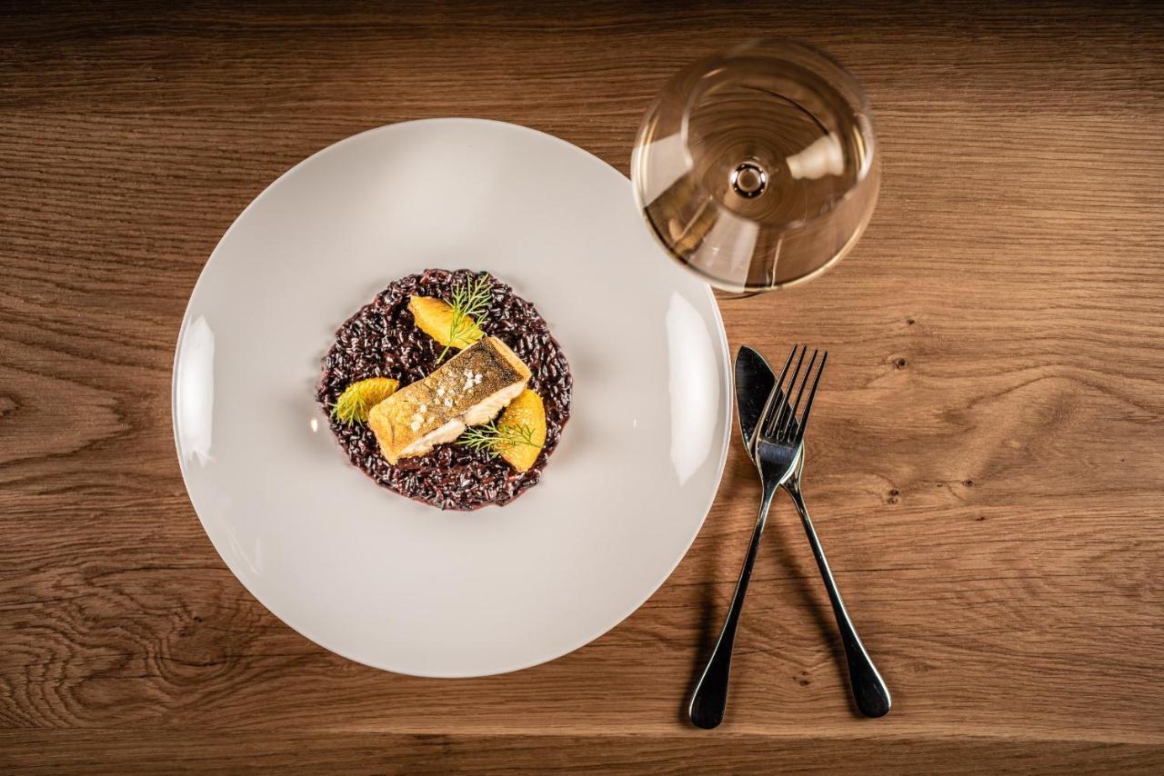 My Arbor - Dolomites Otel Bressanone Dış mekan fotoğraf A plate of black rice risotto